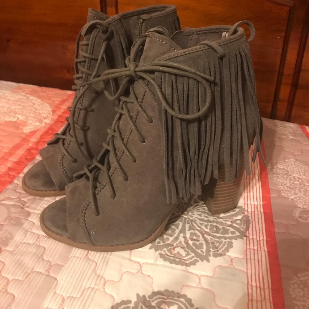 COPY - NEVER WORN EXPRESS FRINGE BOOTIES